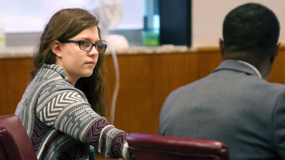 PHOTO: Anissa Weier passes a note to defense attorney Joseph Smith Jr. during closing arguments in her case before Waukesha County Circuit Court Judge Michael Bohren, Sept. 15, 2017, in Waukesha, Wis.