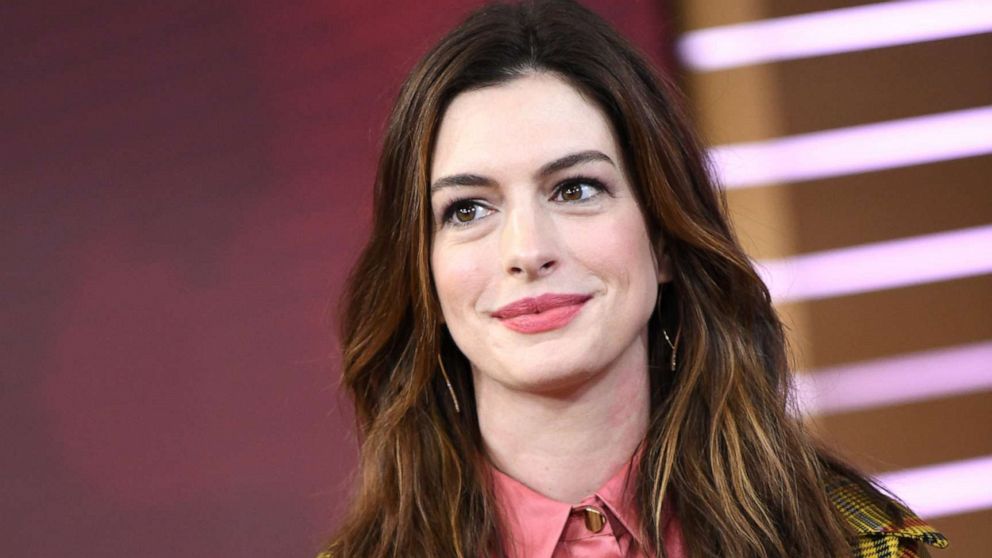 PHOTO: Anne Hathaway appears on ABC's "Good Morning America," Jan. 23, 2019.