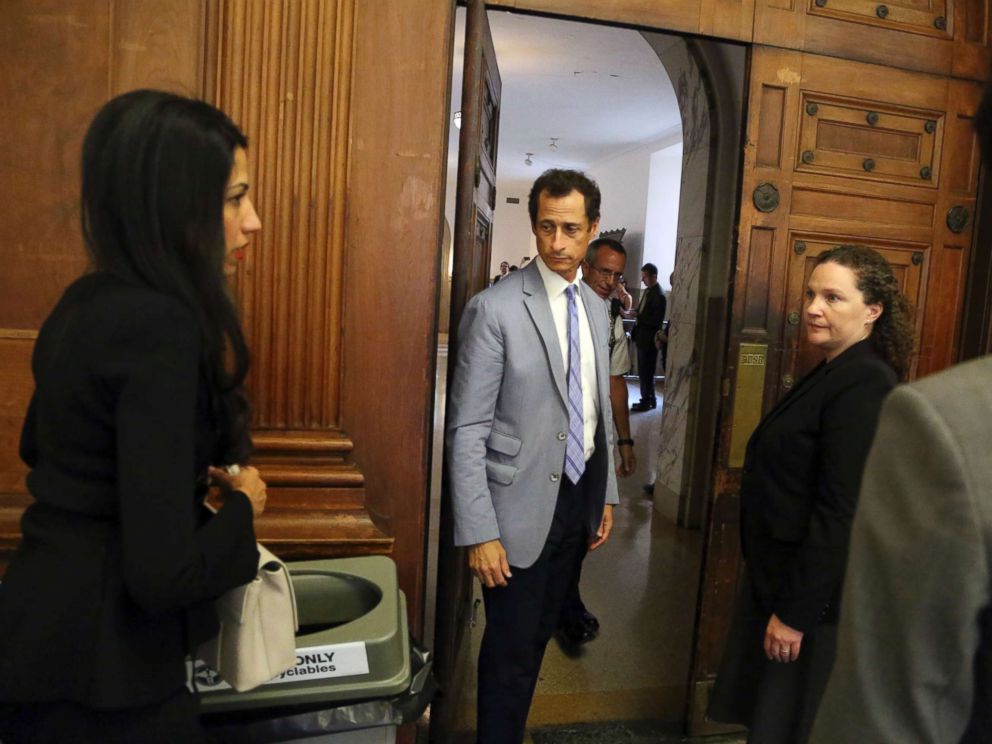 PHOTO: Anthony Weiner and Huma Abedin, left, prepare to leave the courtroom in New York City, Sept. 13, 2017.