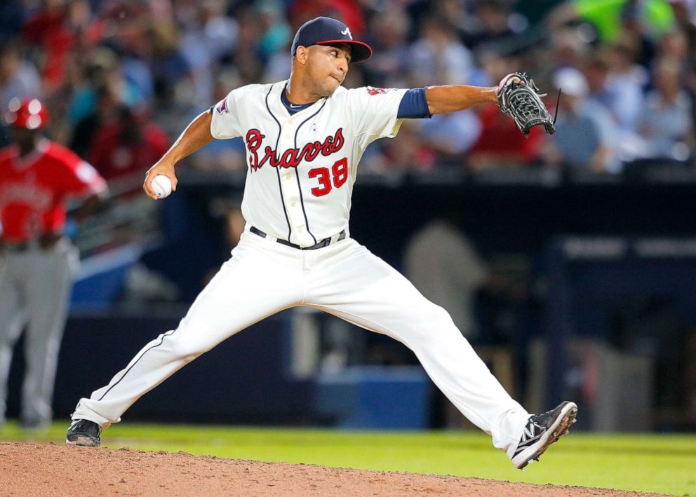 PHOTO: Atlanta Braves relief pitcher Anthony Varvaro delivers in the sixth inning of a baseball game in Atlanta, June 15, 2014.