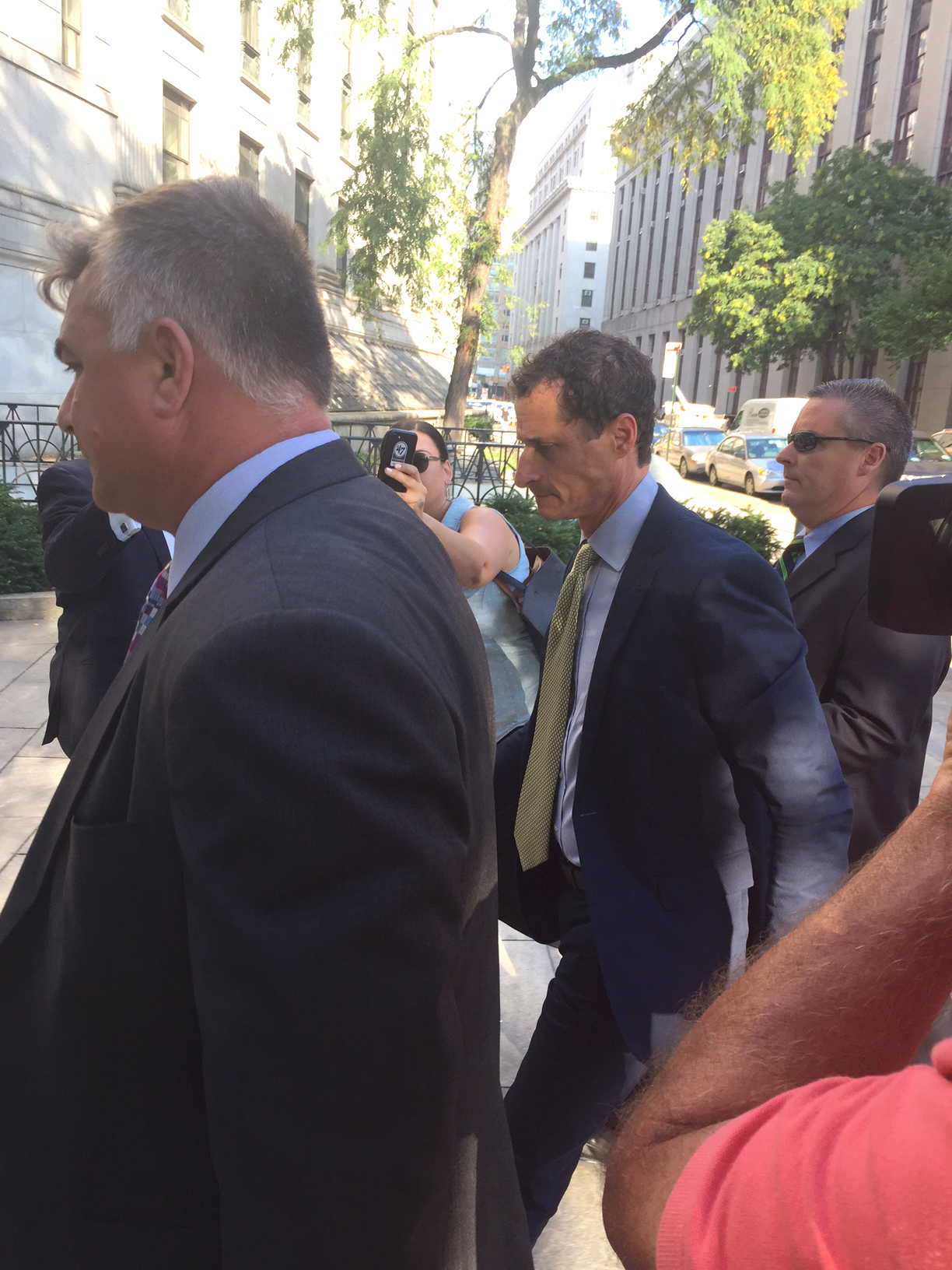 PHOTO: Anthony Weiner heads into court for his sentencing, Sept. 25, 2017.