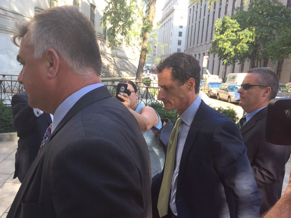 PHOTO: Anthony Weiner heads into court for his sentencing, Sept. 25, 2017.