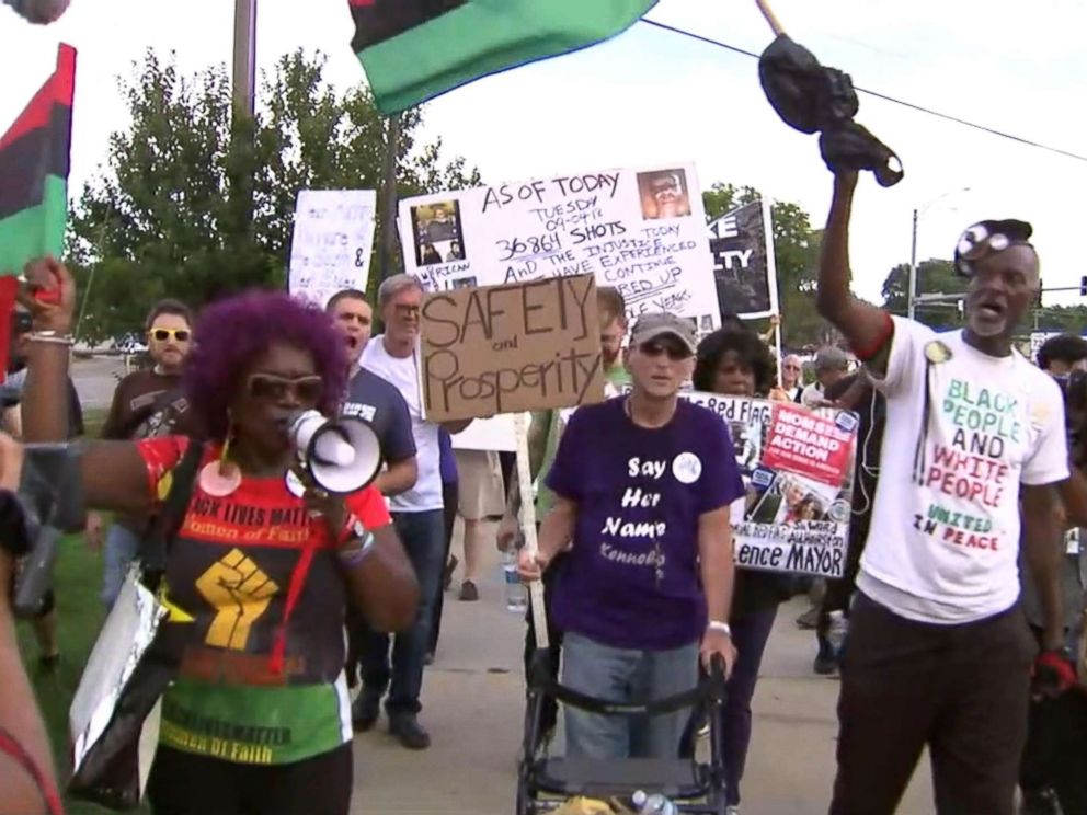 PHOTO: As Chicago police tried to break-up an anti-violence protest on a Chicago expressway, several people agreed to be arrested, Sept. 3, 2018.