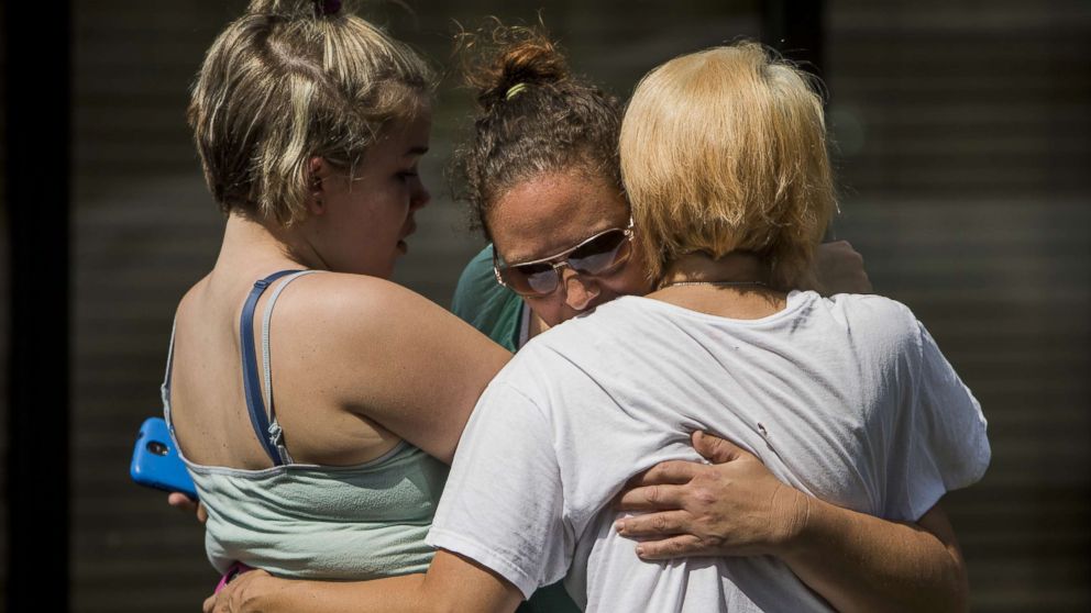 PHOTO: People console each other outside of the Burnette Chapel Church of Christ on Sept. 24, 2017 in Antioch, Tenn.