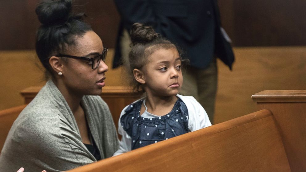 PHOTO: Shayanna Jenkins Hernandez, fiancee of former New England Patriot Aaron Hernandez, sits in the courtroom with the couple's daughter during jury deliberations in Hernandez's double-murder trial at Suffolk Superior Court in Boston, April 12, 2017.