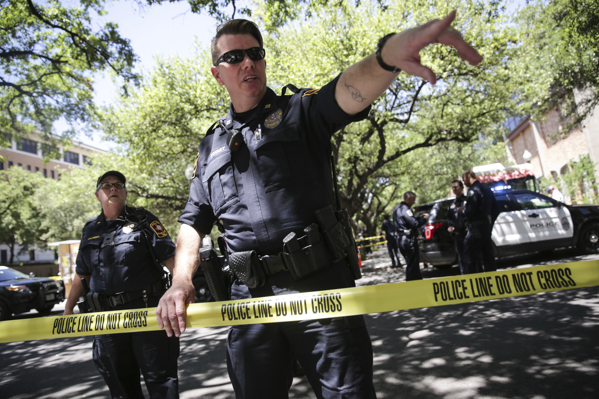 PHOTO: Law enforcement officers secure the scene after a fatal stabbing attack on the University of Texas campus Monday, May, 1, 2017.