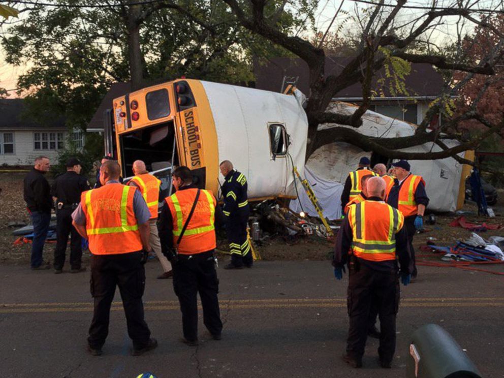 PHOTO: Rescue officials at the scene of a school bus crash involving several fatalities in Chattanooga, Tennessee, on Nov. 21, 2016.  