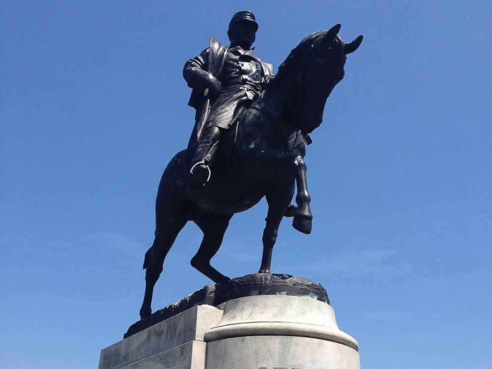PHOTO: A statue of Confederate General P.G.T. Beauregard at the entrance to New Orleans City Park.