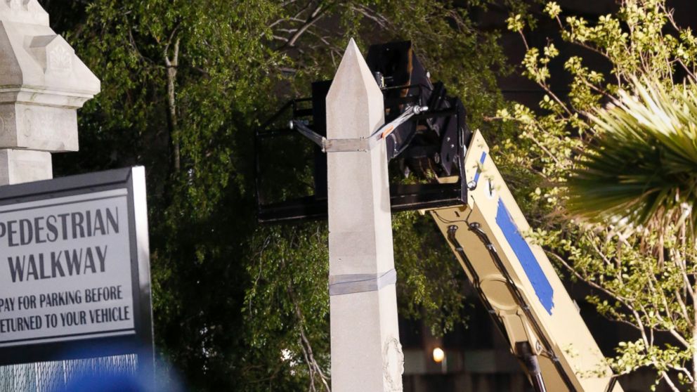 PHOTO: Workers dismantle the Liberty Place monument, which commemorates whites who tried to topple a biracial post-Civil War government, in New Orleans, April 24, 2017. 
