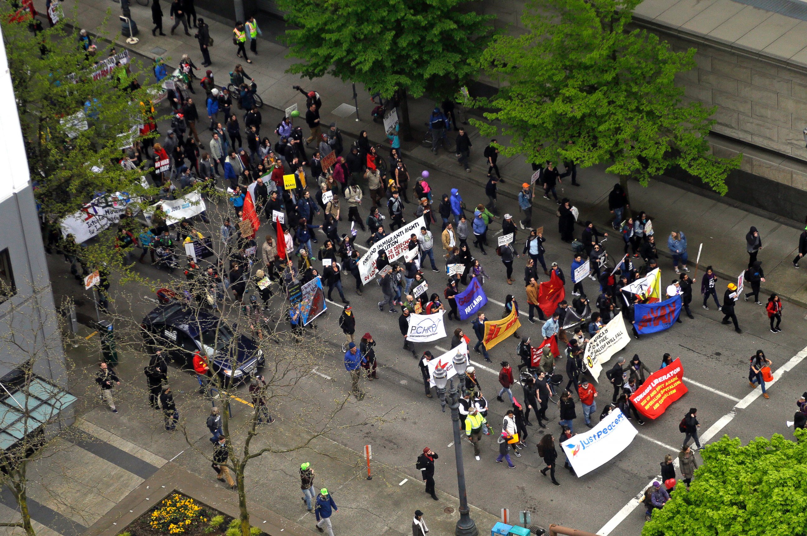 PHOTO: Protesters march through the street in Portland, Oregon, May 1, 2017.