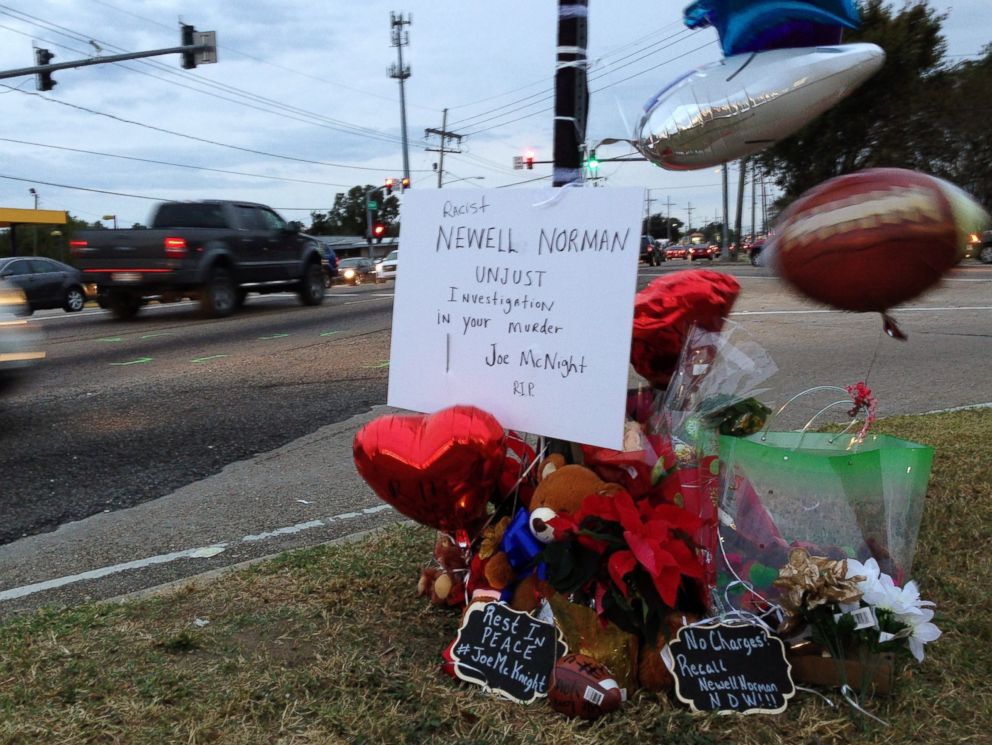 PHOTO: A roadside memorial at the intersection where ex-NFL player Joe McKnight was shot and killed during a road rage incident in Terrytown, La., Dec. 2, 2016.