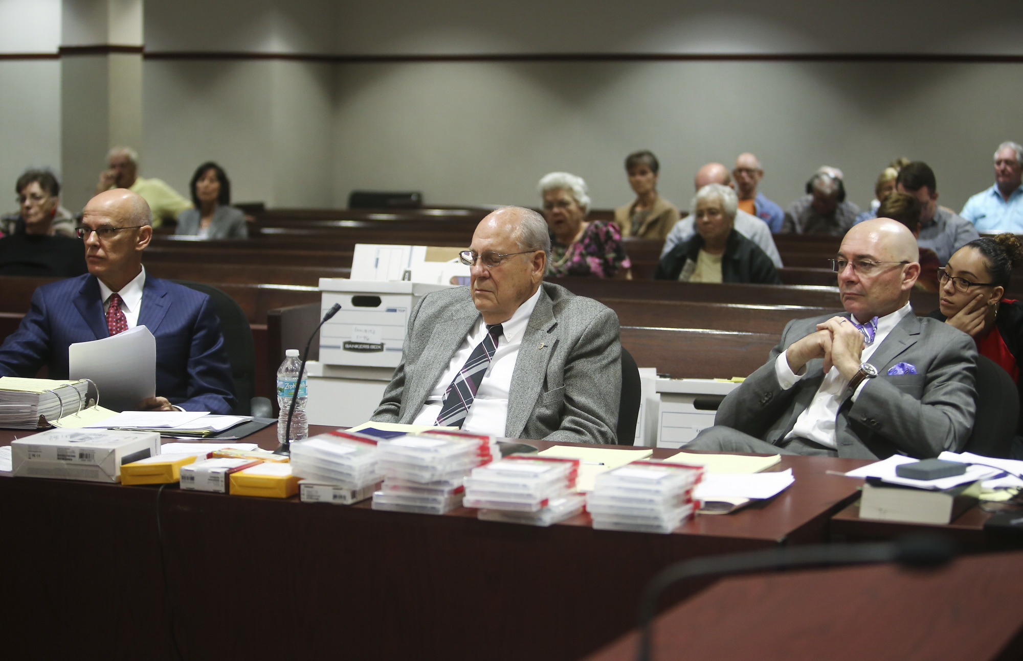 PHOTO: Retired police officer Curtis Reeves sits with his defense attorneys during a hearing at the Robert D. Sumner Judicial Center in Dade City, Fla. on Feb. 21, 2017.