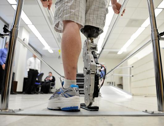 Zac Vawter Climbs Chicago's Willis Tower With Bionic Leg Photos - ABC News