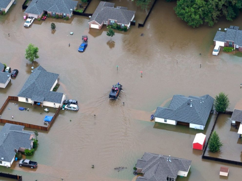 PHOTO: Rescue officials and civilians alike work to pull people from their flooded homes along the flooded Tangipahoa River near Amite, Independence, Tickfaw and Robert, La., Saturday, Aug. 13, 2016.