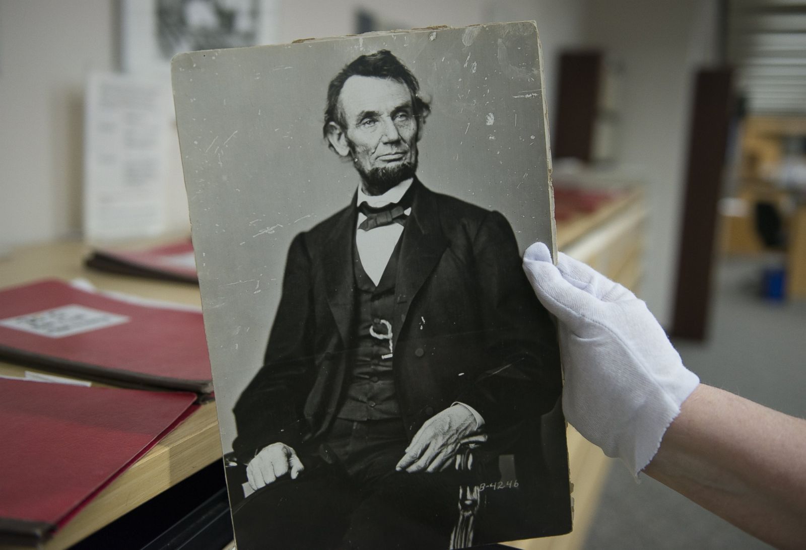 See The Artifacts From President Lincoln's Assassination Photos | Image ...