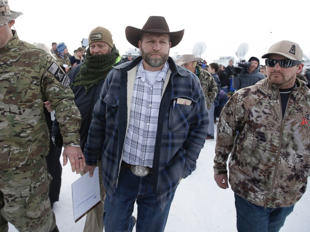 PHOTO: Ammon Bundy, center, walks off after speaking with reporters during a news conference at Malheur National Wildlife Refuge headquarters, Jan. 4, 2016, near Burns, Ore.