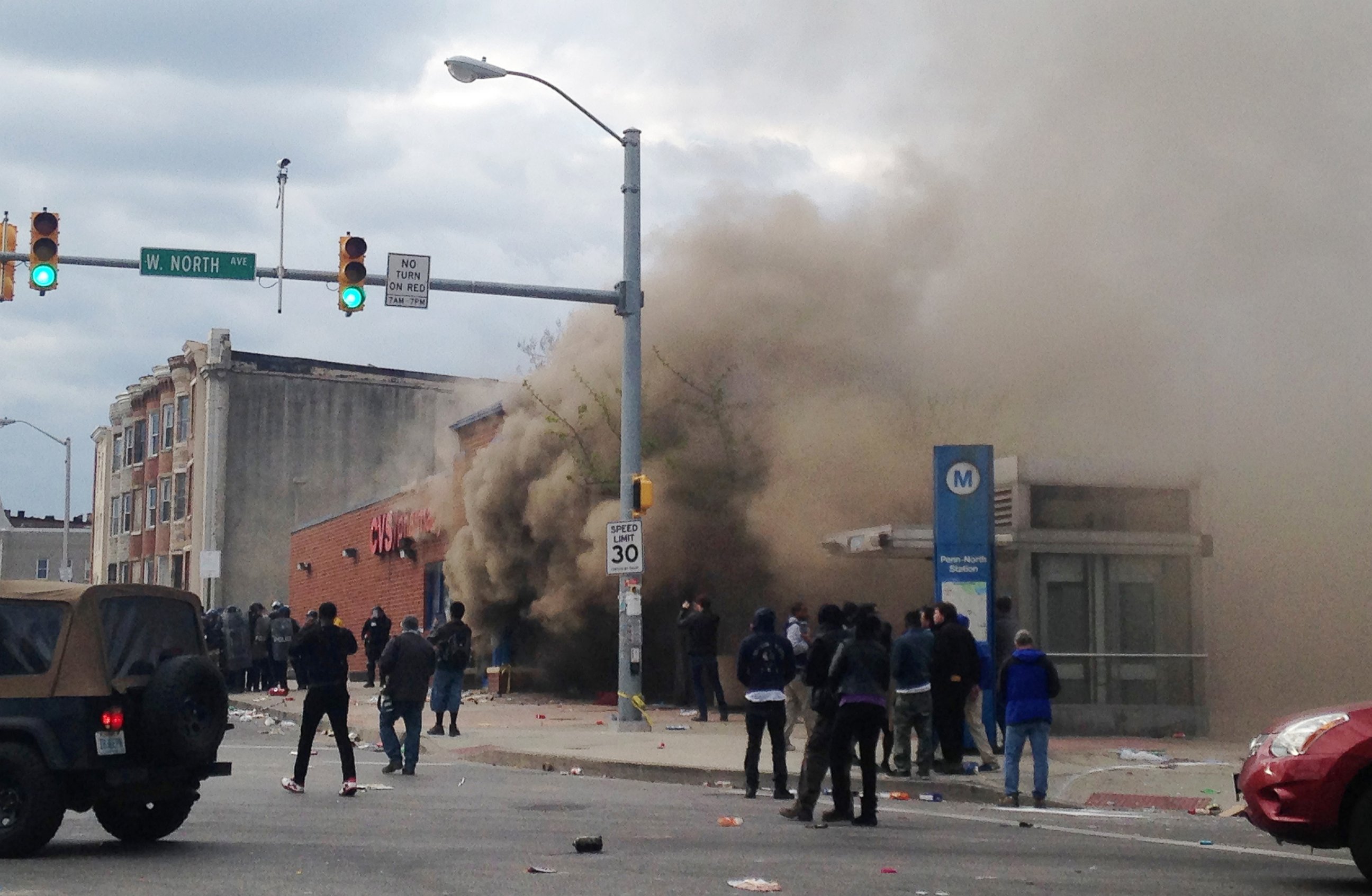 PHOTO: Smoke billows from a CVS Pharmacy store in  Baltimore on April 27, 2015.