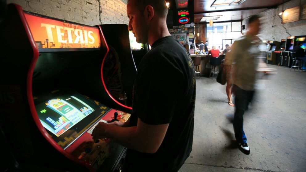 PHOTO: John Clemente plays Tetris, a puzzle video game, at Barcade in the Brooklyn section of New York, May 22, 2009. 