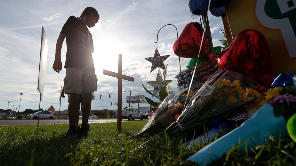 PHOTO: Tre Patton, 10, looks at a makeshift memorial at the scene of the shooting of police officers, in Baton Rouge, Louisiana, July 18, 2016.
