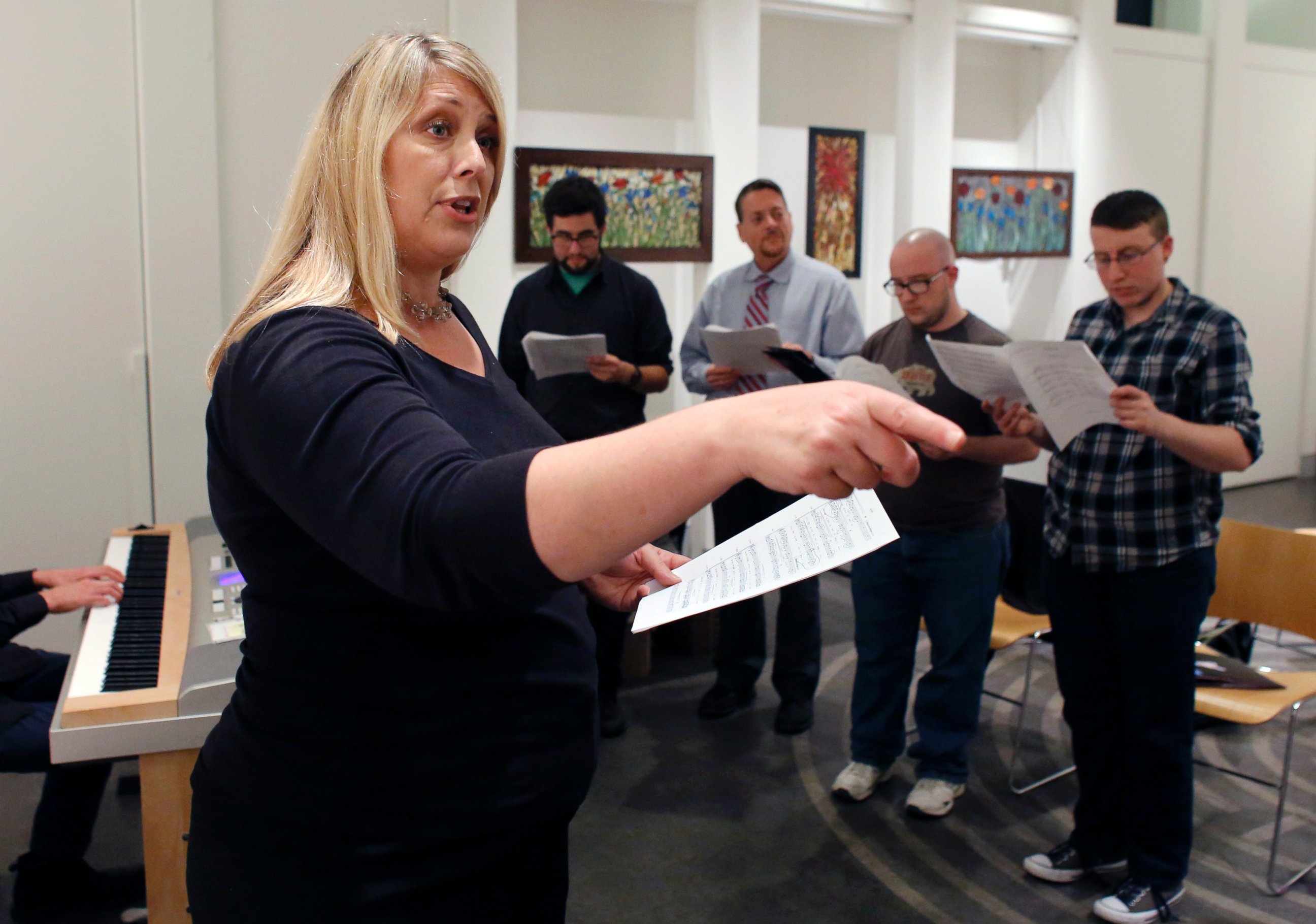 PHOTO: Butterfly Music Transgender Chorus Founder Sandi Hammond directs members during a rehearsal  at a church in Cambridge, Mass on Oct. 7, 2015.