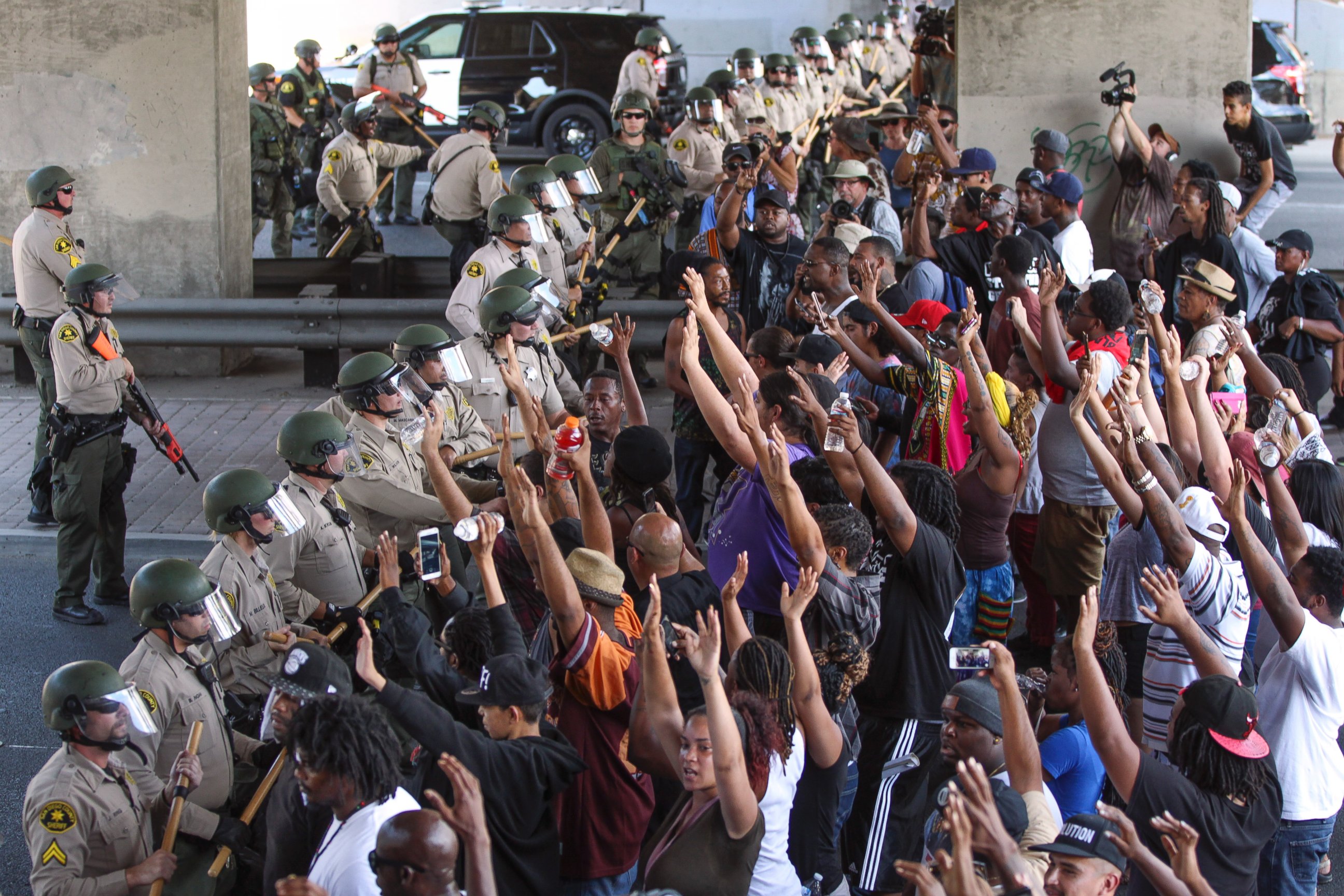 PHOTO: Police form a line in front of protesters, Wednesday, Sept. 28, 2016, in El Cajon, Calif. 