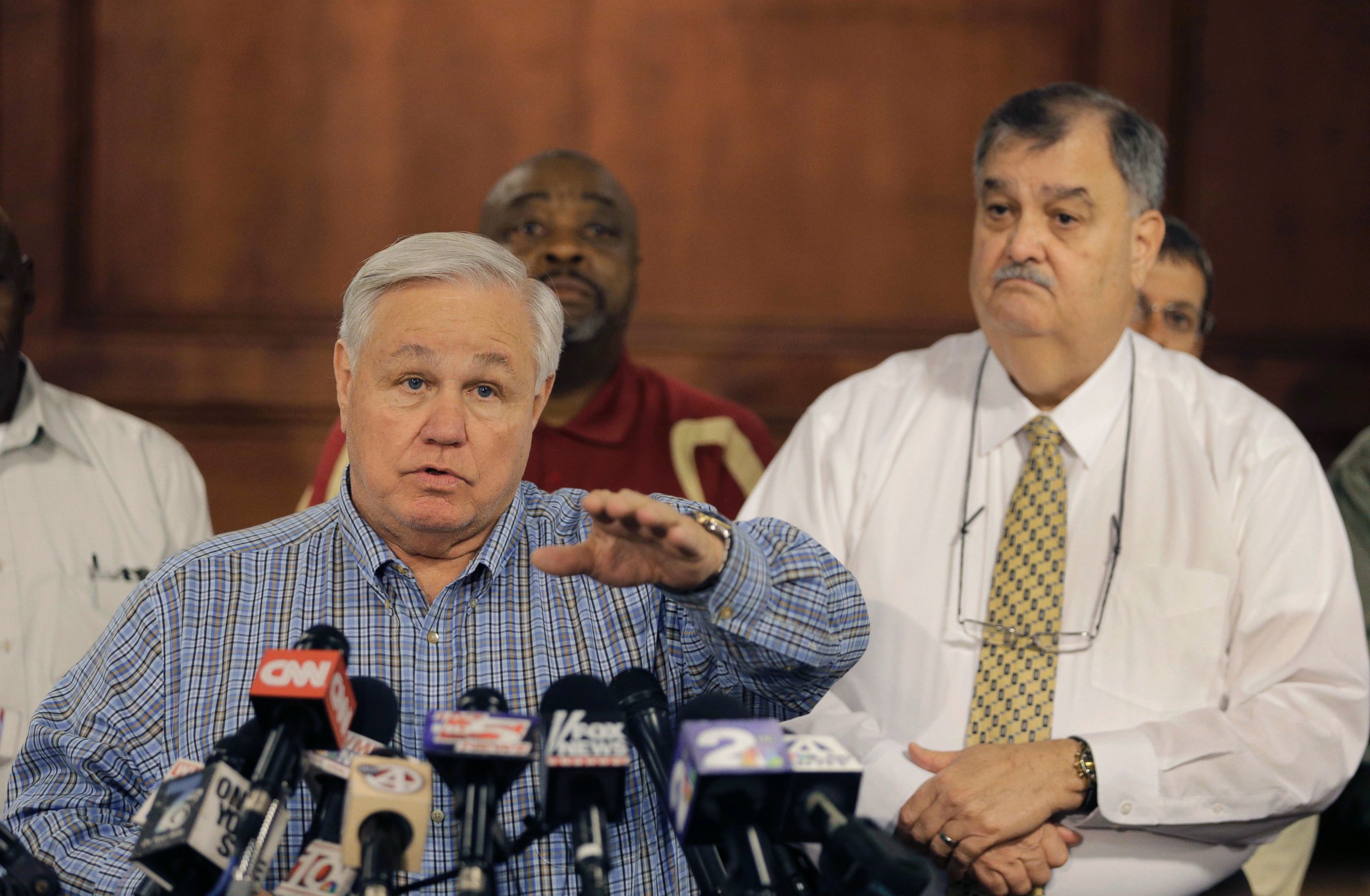 PHOTO: Mayor Keith Summey, left, answers a question about the shooting death of Walter Scott as Police Chief Eddie Driggers, right, listens during a news conference at city hall in North Charleston, S.C., April 8, 2015.