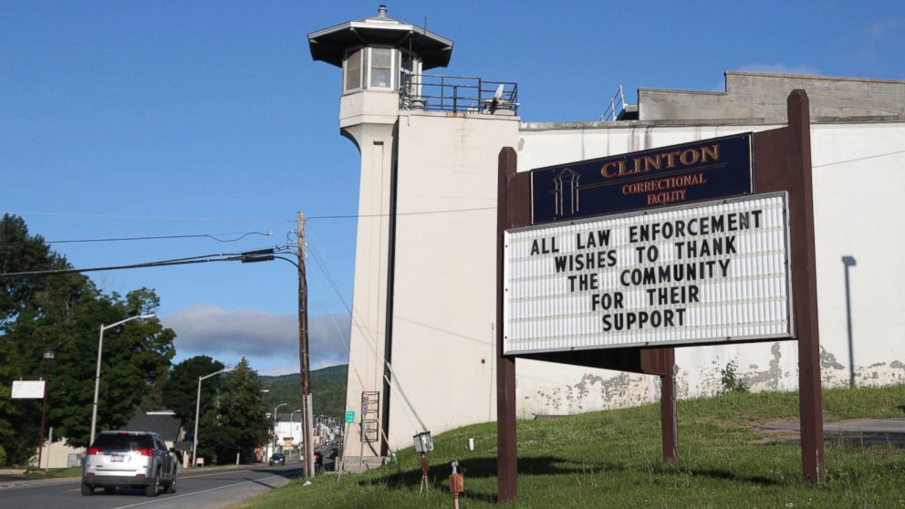 PHOTO: A sign at Clinton Correctional Facility thanks the community as the search for two escaped prisoners from the facility continues, June 24, 2015, in Dannemora, N.Y.