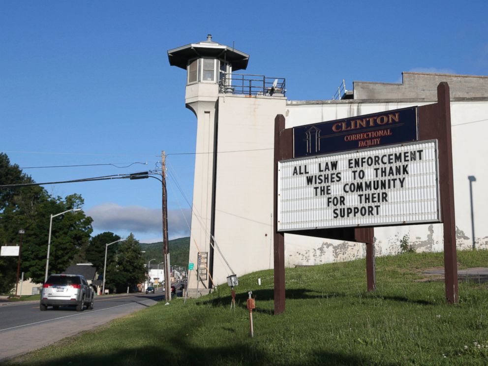 PHOTO: A sign at Clinton Correctional Facility thanks the community as the search for two escaped prisoners from the facility continues, June 24, 2015, in Dannemora, N.Y.