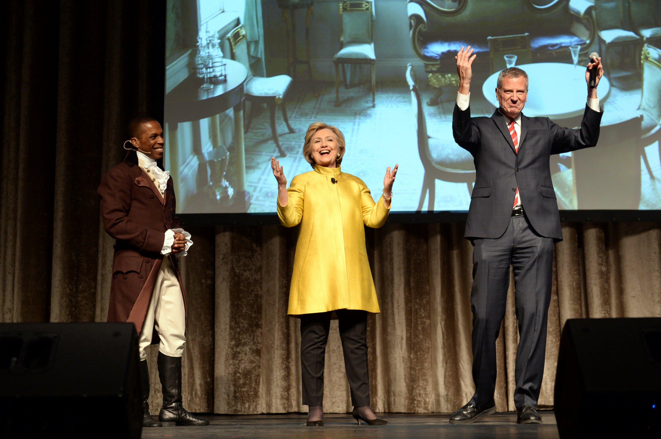PHOTO: Leslie Odum Jr., left, from the Broadway musical "Hamilton," presidential candidate Hillary Clinton, center, and New York City Mayor Bill de Blasio, right, perform at the Inner Circle Dinner at the New York Hilton Hotel on Saturday, April 9, 2016.