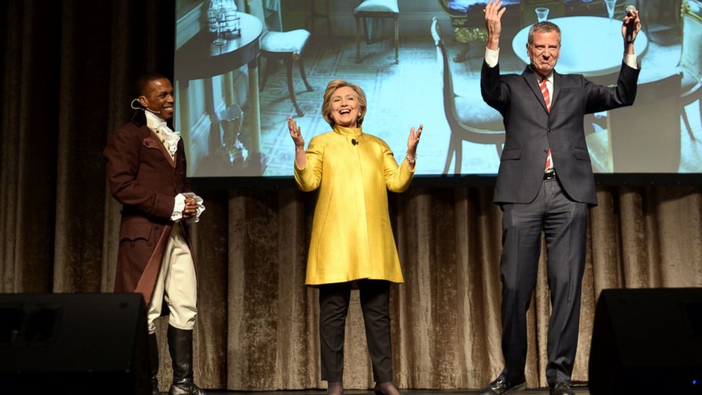 PHOTO: Leslie Odum Jr., left, from the Broadway musical "Hamilton," presidential candidate Hillary Clinton, center, and New York City Mayor Bill de Blasio, right, perform at the Inner Circle Dinner at the New York Hilton Hotel on Saturday, April 9, 2016.