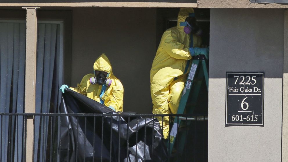 PHOTO: Hazardous material cleaners prepare to hang black plastic outside the apartment in Dallas where Thomas Eric Duncan, the Ebola patient who traveled from Liberia to Dallas stayed last week, Oct. 3, 2014.