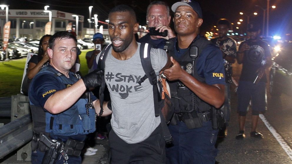 PHOTO: Police arrest activist DeRay McKesson during a protest along Airline Highway, a major road that passes in front of the Baton Rouge Police Department headquarters Saturday, July 9, 2016, in Baton Rouge, La.