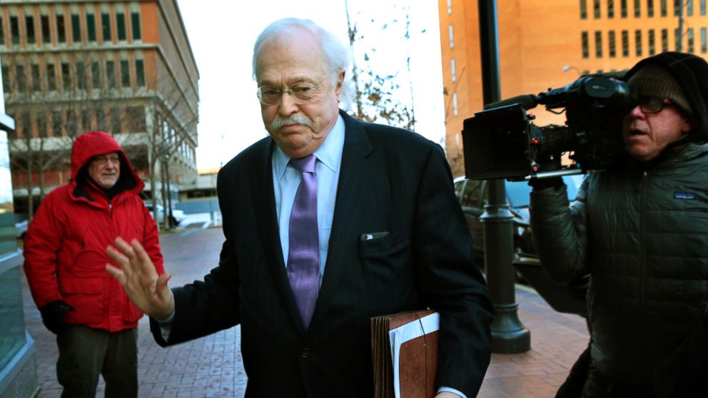 PHOTO: Pathologist Dr. Michael Baden waves off media questions as he arrives to testify before the grand jury concerning the Michael Brown shooting at the Buzz Westfall Justice Center in Clayton, Mo., on Nov. 13, 2014.