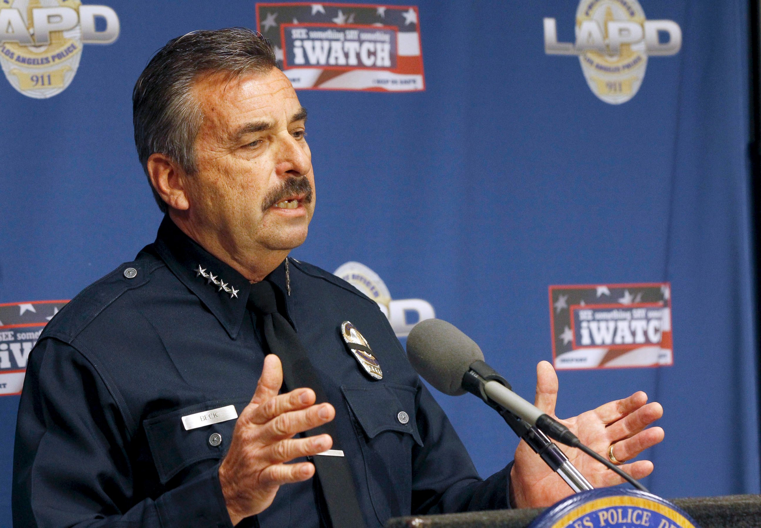 PHOTO: Los Angeles Police Chief Charlie Beck speaks at news conference about the autopsy of Ezell Ford in Los Angeles on Dec. 29, 2014.