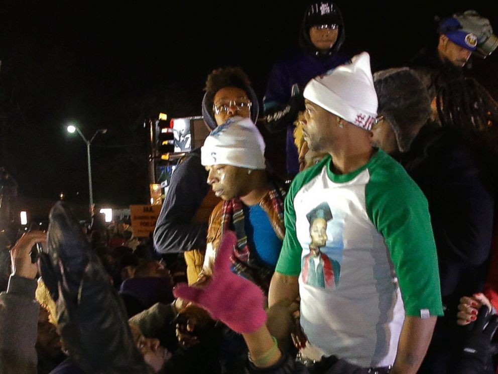 PHOTO: Lesley McSpadden, the mother of Michael Brown reacts as she listens to the announcement of the grand jury decision, Nov. 24, 2014, in Ferguson, Mo.