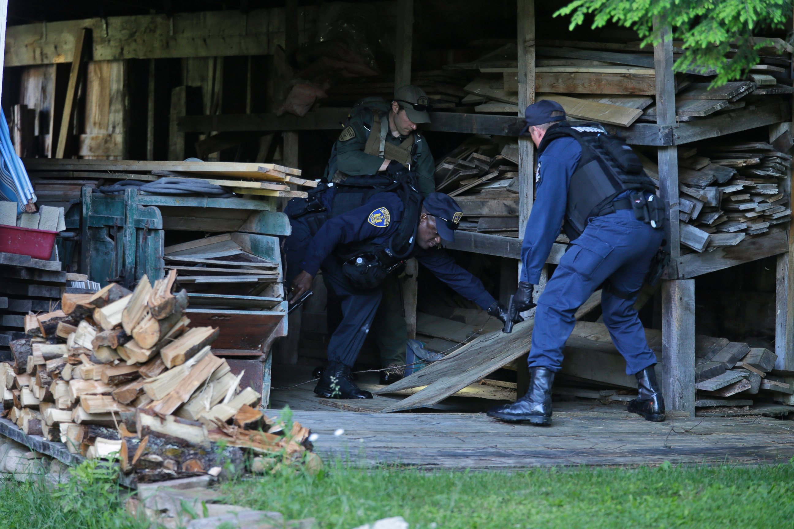 PHOTO: New York State Department of Corrections Officers and a forest ranger search a barn in Owls Head, N.Y. for convicted murderers Richard Matt and David Sweat, June 26, 2015.