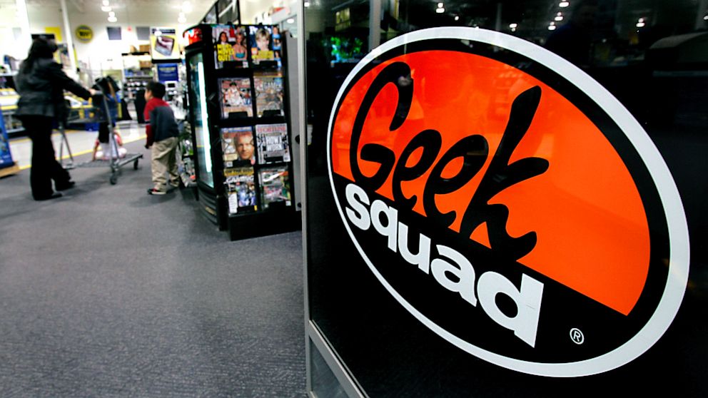 PHOTO: Geek Squad at Best Buy