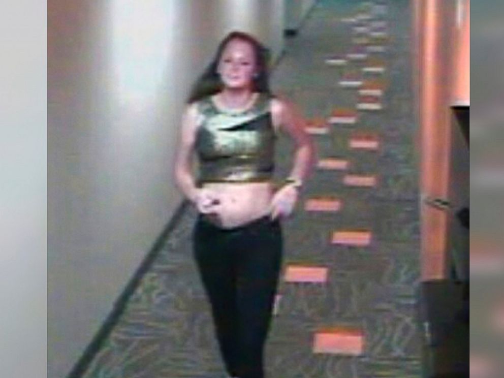 PHOTO: Missing 18-year-old University of Virginia student, Hannah Graham, is seen in a surveillance photo made on the evening of Friday, Sept. 12, 2014 in Charlottesville, Va.