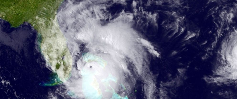 Video Captures Noaa's Bumpy Flight Into The Eye Of Hurricane Matthew 