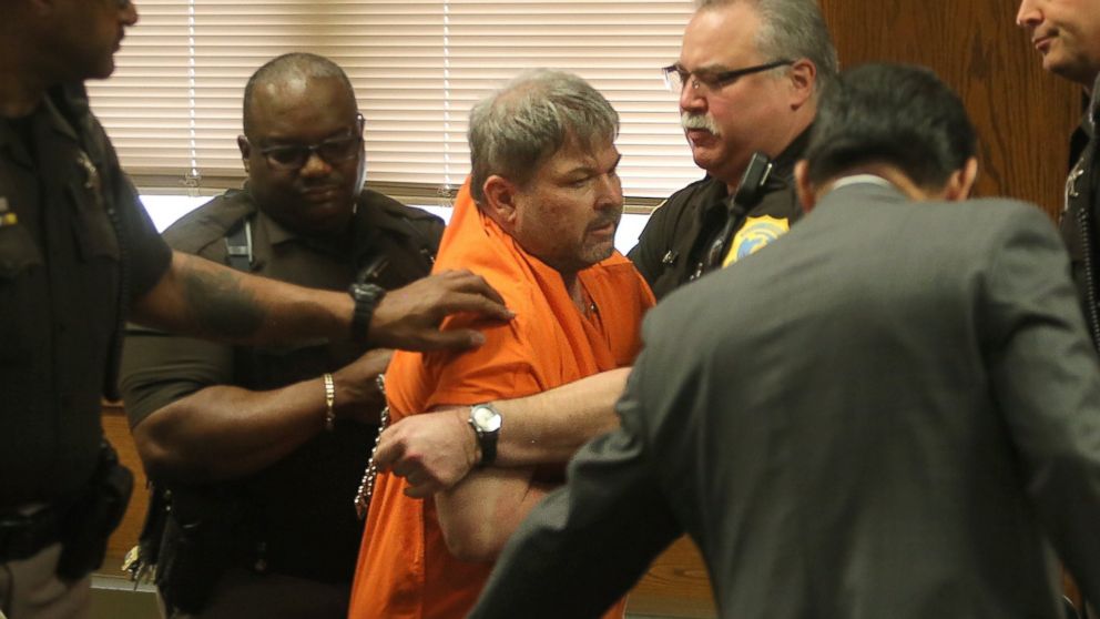 PHOTO: Kalamazoo County Deputies remove Jason Dalton after an outburst during his preliminary examination in district court on Friday, May 20, 2016 in Kalamazoo, Mich.