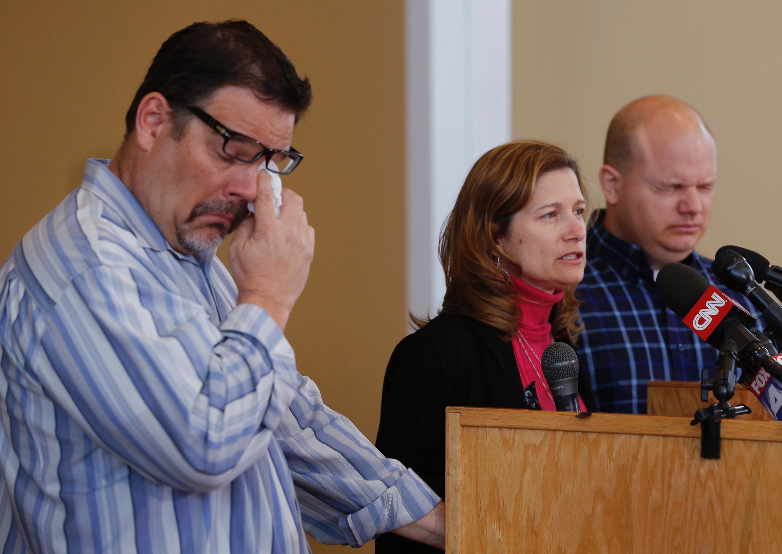 PHOTO: Will Corporon, left, and Tony Corporon, right, fight emotions while Mindy Losen, center, talks about her son and father during a news conference at their church in Leawood, Kan., April 14, 2014.