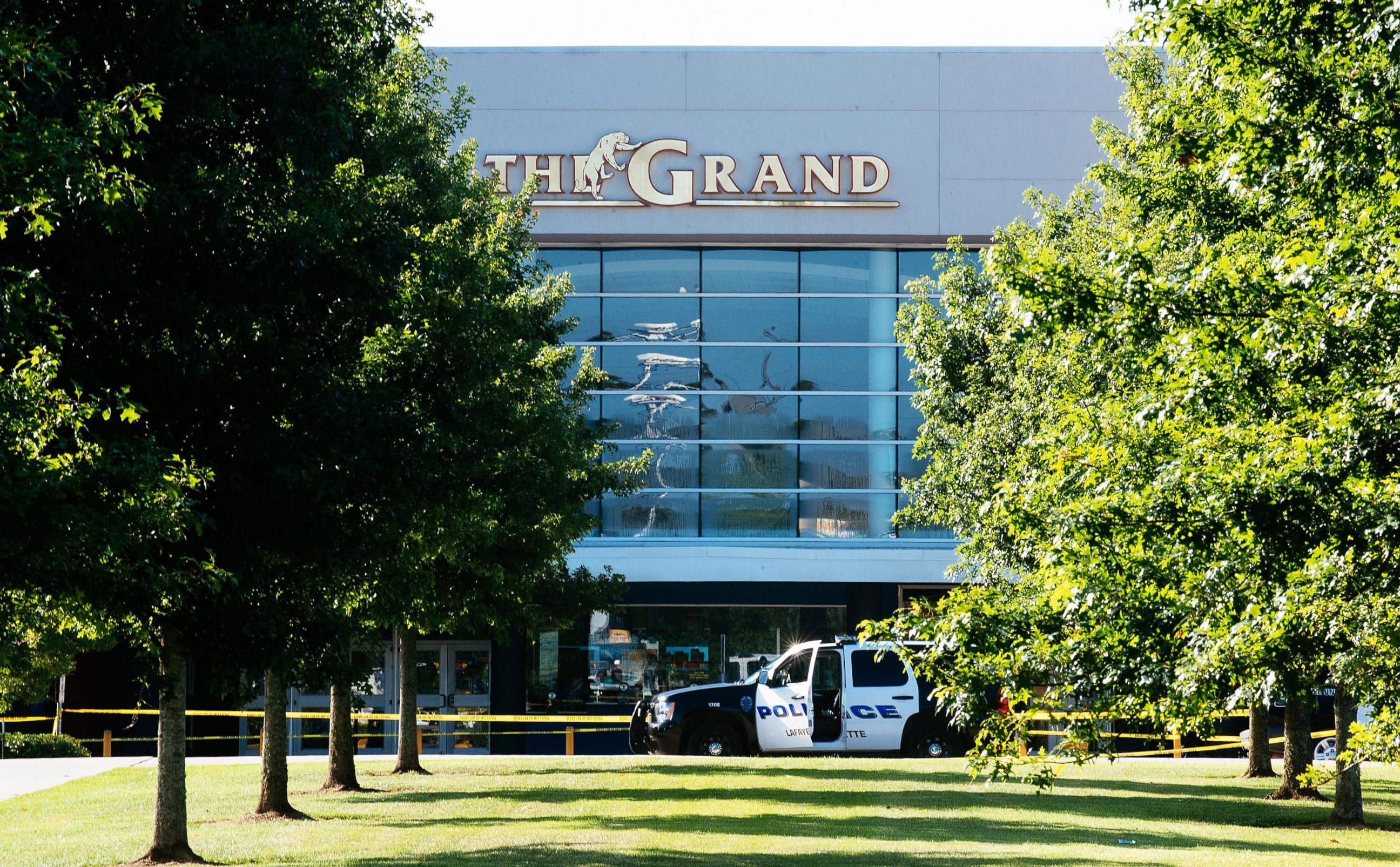 PHOTO: Authorities park at the scene of a shooting at The Grand Theatre, in Lafayette, La. on July 24, 2015. 