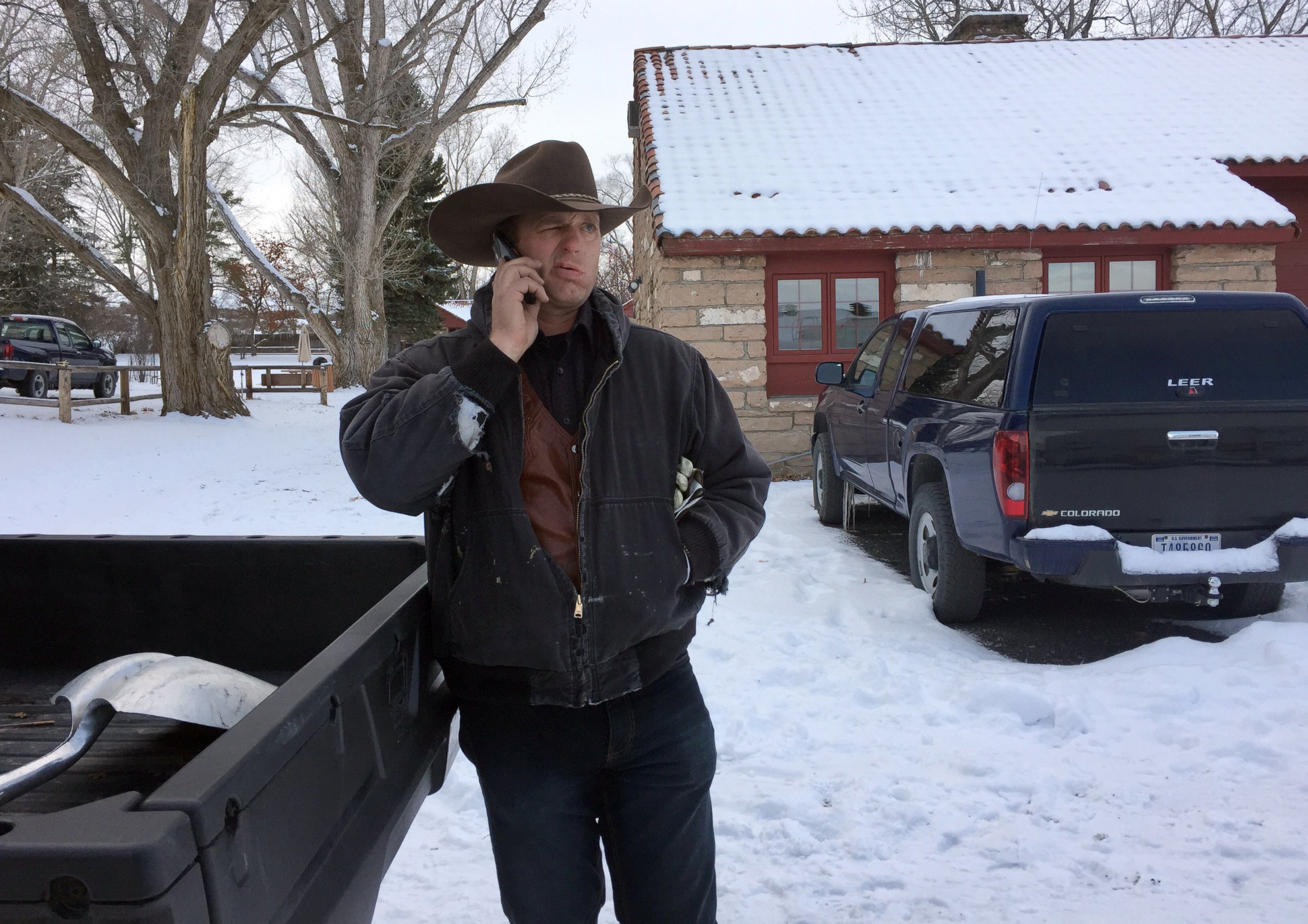 PHOTO: Ryan Bundy talks on the phone at the Malheur National Wildlife Refuge near Burns, Ore., Sunday, Jan. 3, 2016.