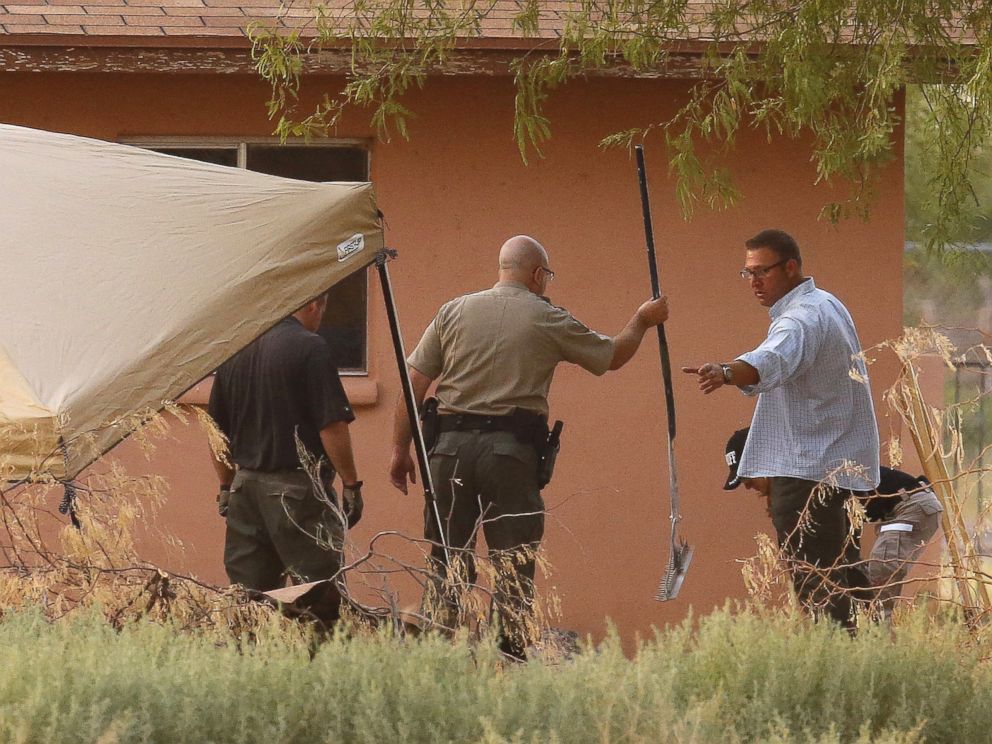 PHOTO: Pinal County sheriff's deputies and investigators dig behind a home in Maricopa, Ariz., looking for clues in the disappearance of Michael and Tina Careccia, July 1, 2015.