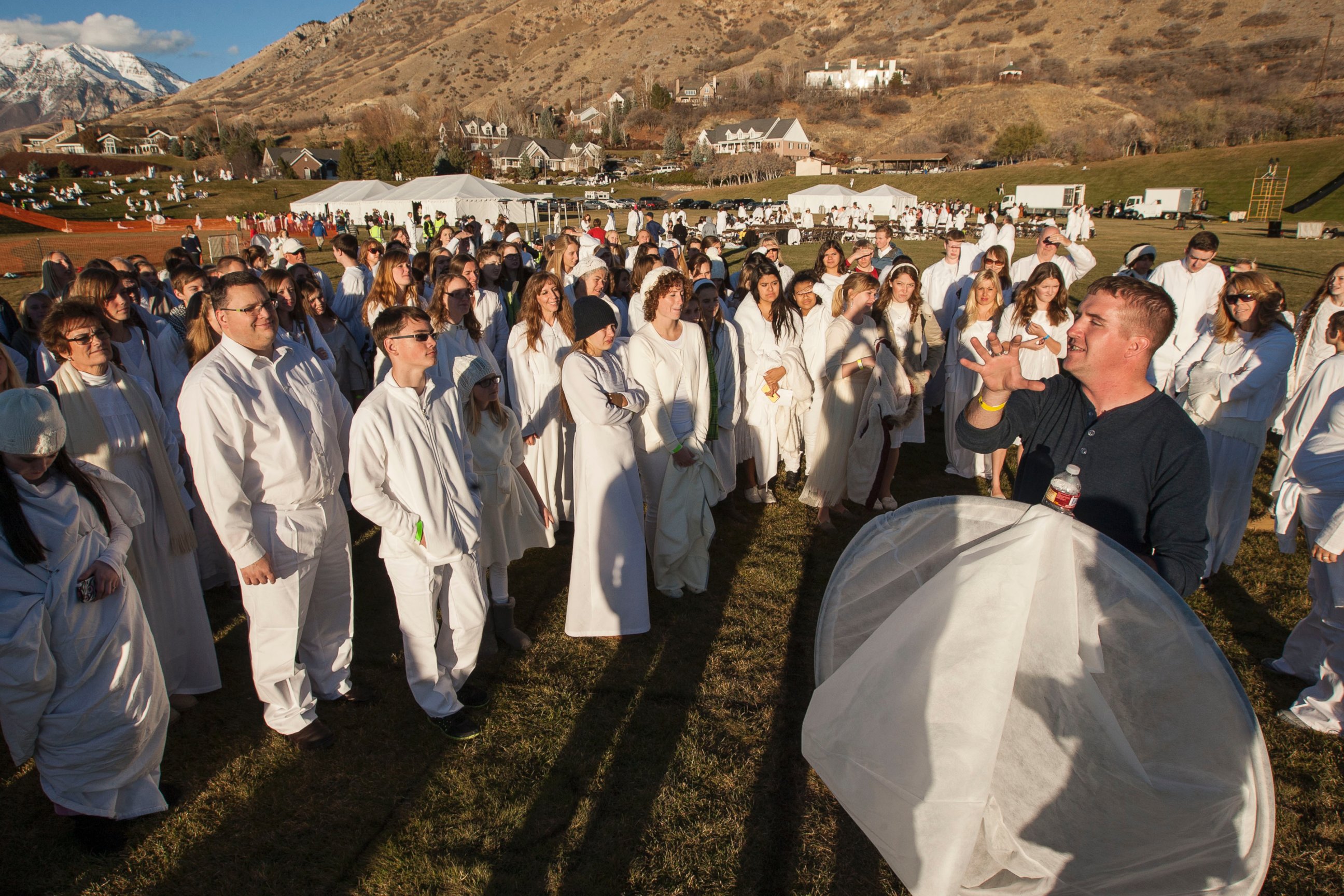 PHOTO: More than 1,000 participants gather at Rock Canyon Park in Provo, Utah, in an attempt to set a world record for the largest recreation of a live Nativity scene, Dec. 1, 2014. 