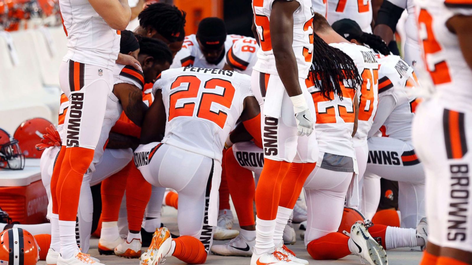 Falcons stand during both anthems; Seahawks protest