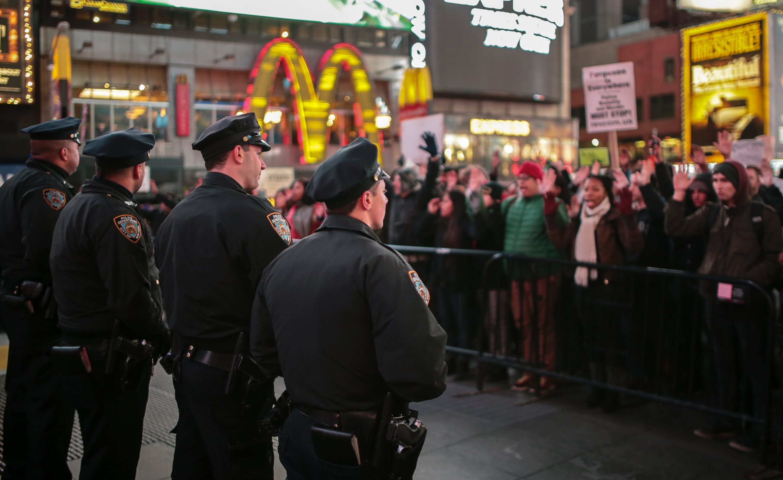 PHOTO: Hundreds of protesters gather at Foley Square in New York, Dec. 04, 2014. 