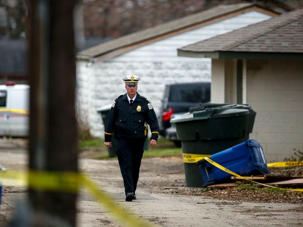 PHOTO: A police officer walks through the alley near 6th Avenue and Cortland Avenue in Columbus, Ohio where the body of missing Ohio State football player, Kosta Karageorge was discovered in a dumpster on Nov. 30, 2014.