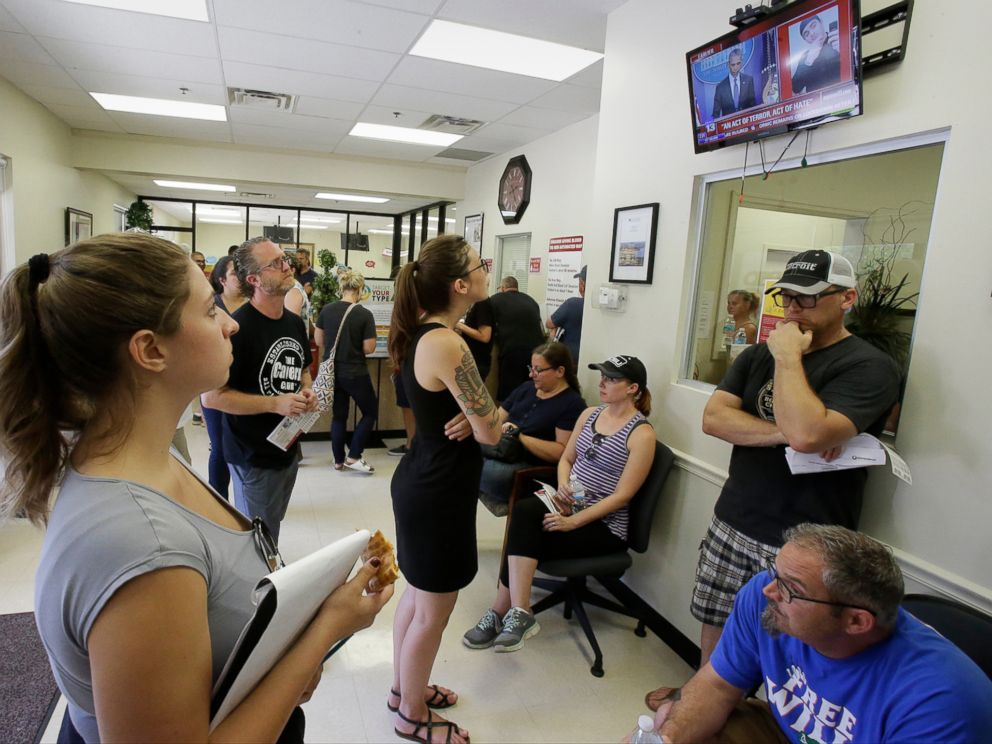 PHOTO: Volunteers waiting at a blood bank watch President Barack Obama deliver remarks on a TV, June 12, 2016, in Orlando, Fla.