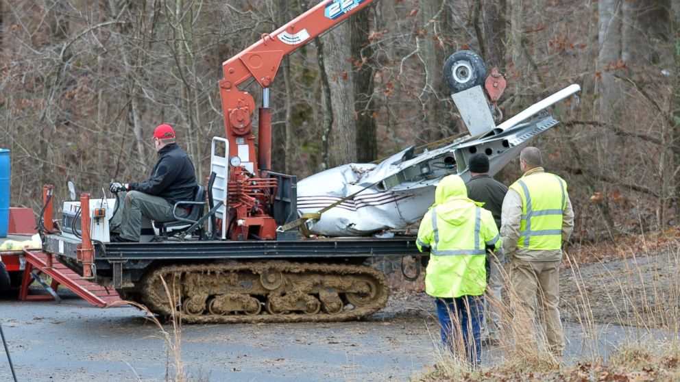 PHOTO: Salvage workers bring out part of a Piper PA-34's fuselage, wing, and landing gear from a crash site Sunday, Jan. 4, 2015 in Kuttawa, Ky.